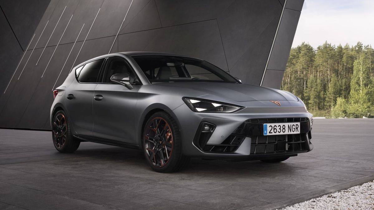 To dneska ještě projde? V Česku koupíte nový hot hatch, má 325 koní, samosvor a stovku za 5,4 sekundy. Cena není pro každého